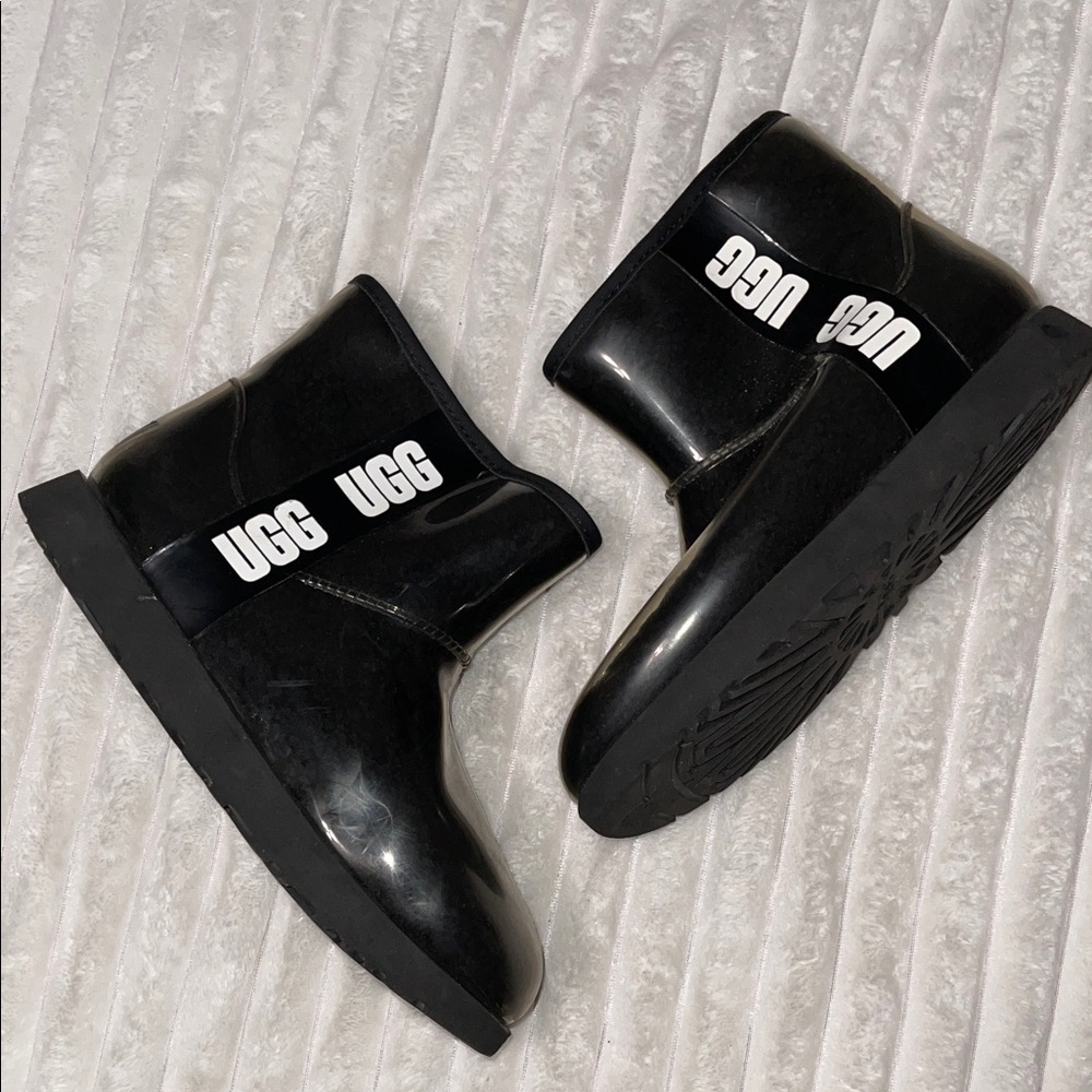 UGG Classic Clear Mini Boot | Size 9